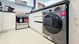 Modern 2BR Getaway - Vera Chic Stay