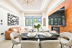 3 Bed Flat-Zone 1-Totthenham Court Rd-Luxury-Families-Groups-Professionals