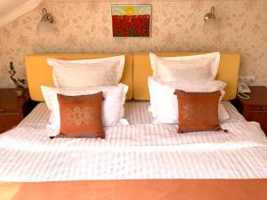 Eney Attic Three-Room Apartment