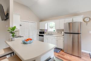 1 Mi to Ole Miss: Pet-Friendly Retreat w Yard