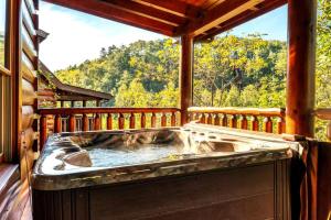 Almost Heaven - Pool Table, Arcades, Outdoor Hot Tub, Community Putt-Putt + Pool Access