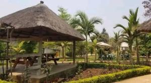 Mutanda Georgies Bar & Grill