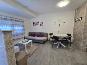 Tiny House Ciciban - self check in and check out