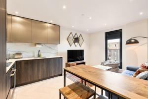 New! Central 2BR Flat with Balcony in Whitechapel