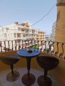 شقه مميزه في عرابيا الغردقه امام فندق بيروت