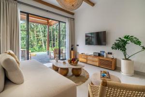 Verona by DH - Live the Verona Lifestyle - New Villa with Pool - Designer Decor