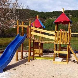 Mushroom house - Sleeps 4 - Pets Ok - Parking