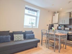 Bright 3-Bedroom Aldgate Flat with Free WIFI near Tower Hill, Brick Lane & Spitalfields