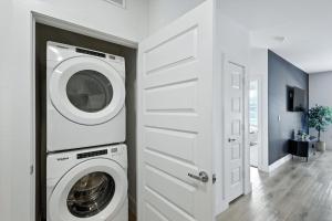 05 Downtown FW 1BR, Luxury Living with Resort Style Pool and Gym