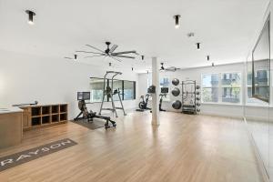 05 Downtown FW 1BR, Luxury Living with Resort Style Pool and Gym