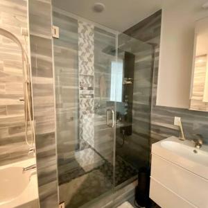 Contemporary Luxury 3 Bdr Apt for 6 with Free Parking