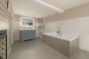 Chestnut House Sleeps 10