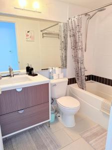 Downtown,FreeParking,Pool,Comfy,OceanMontain View