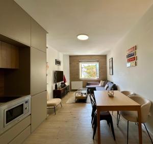 Lodge Mountain Dornajo