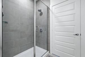 44 Chic 2B Condo, Resort Pool and Gym, Near Stockyards