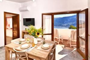 Villino Giuliana by Theater Home