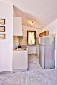 Villino Giuliana by Theater Home