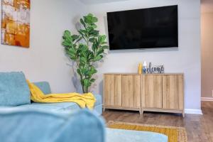 Savvy Oasis with Pool, 15 mins to Fort Benning