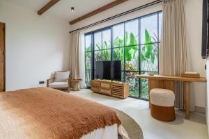 Bergamo by DH - Chic New Escape - Private Pool - Walkable Location