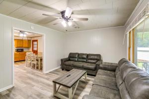 1 Mi to Virginia Creeper Trail Serene Family Home