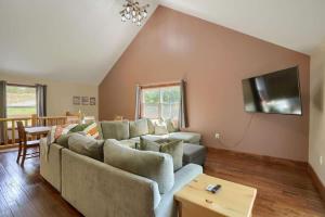 Tranquil Heights Cabin In Hocking Hills- HOT TUB!