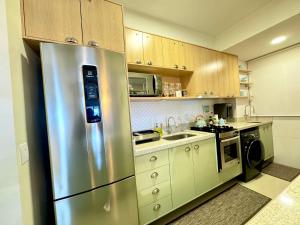 Apto decorado no centro com ar condicionado, piscina, churrasqueira à 5 minutos de caminhada da praia