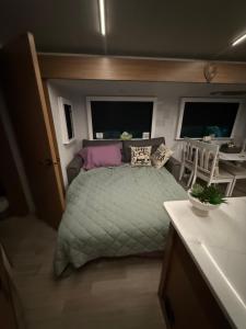 Cozy camper escape close to boothbay