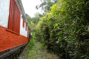 Casa de campo en medio de encantadores jardines