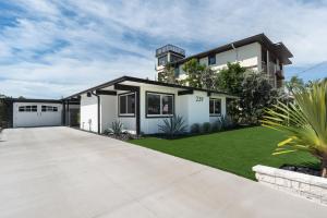 Curlew Beach Cottage by Sun Palace Vacations