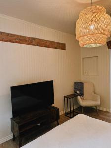 Portside studio, free parking, self check-in