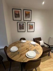 Chic 2-Bed Flat Trendy East London