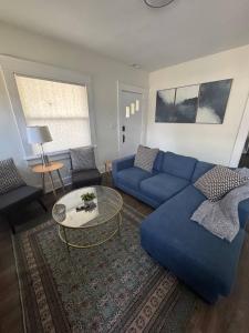 Downtown Location W Patio plus Washer and Dryer