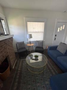 Downtown Location W Patio plus Washer and Dryer