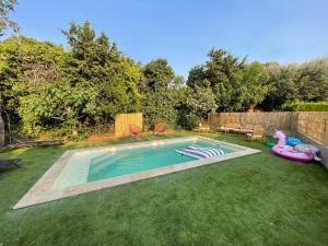 Maison calme, piscine et festival à deux pas