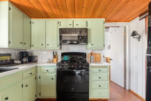 The Lounging Lodge near the Village!