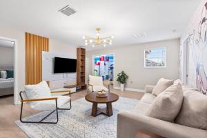 The Power-Up Palace 9BR Home with Private Pool