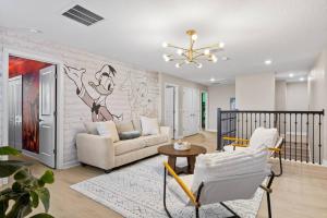 The Power-Up Palace 9BR Home with Private Pool