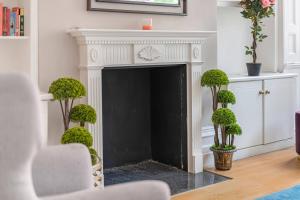 Cadogan Square Residence - High Ceilings and Balcony