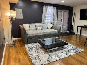 NY-NJ Tennis Suites - Sleeps 40 - 15 Mins to NYC