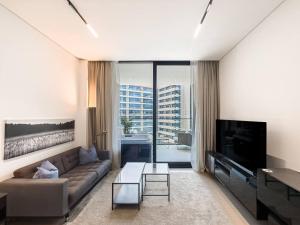 Modern Studio with Private Jacuzzi