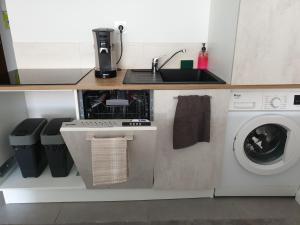 Riviera studio cosy face gare centre-ville Calme Wifi rapide