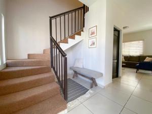 Casa Familiar con Alberca en Privada, 5 min del Aeropuerto y Consulado Americano