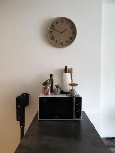 Riviera studio cosy face gare centre-ville Calme Wifi rapide