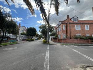 Acogedora habitación en una casa cómoda, autónoma y bellísima