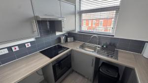 Kehoes Suite Near Etihad Stadium & Coop Live Arena Sleeps 4