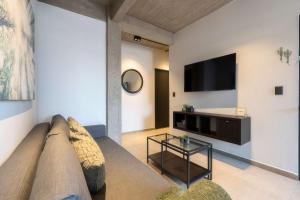 Zielo 2bdrm 2 bath Private balcony, Rooftop Walk to Zocalo