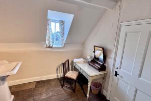 Gwynne House - Historic Riverside Rooms & Apartments in Hereford City Centre, Sleeps 1-16