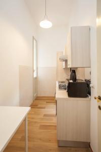 Large Apartment near Coliseum