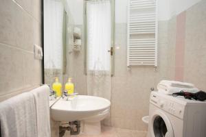 Large Apartment near Coliseum