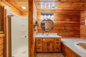 Between Two Pines - Modern Cabin near Dollywood